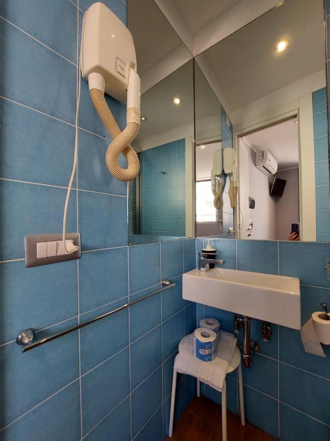 La Stanza Sul Porto Di Amalfi Camera Piccina Piccina Con Bagno Privato E Terrazzino Vista Mare Exterior photo